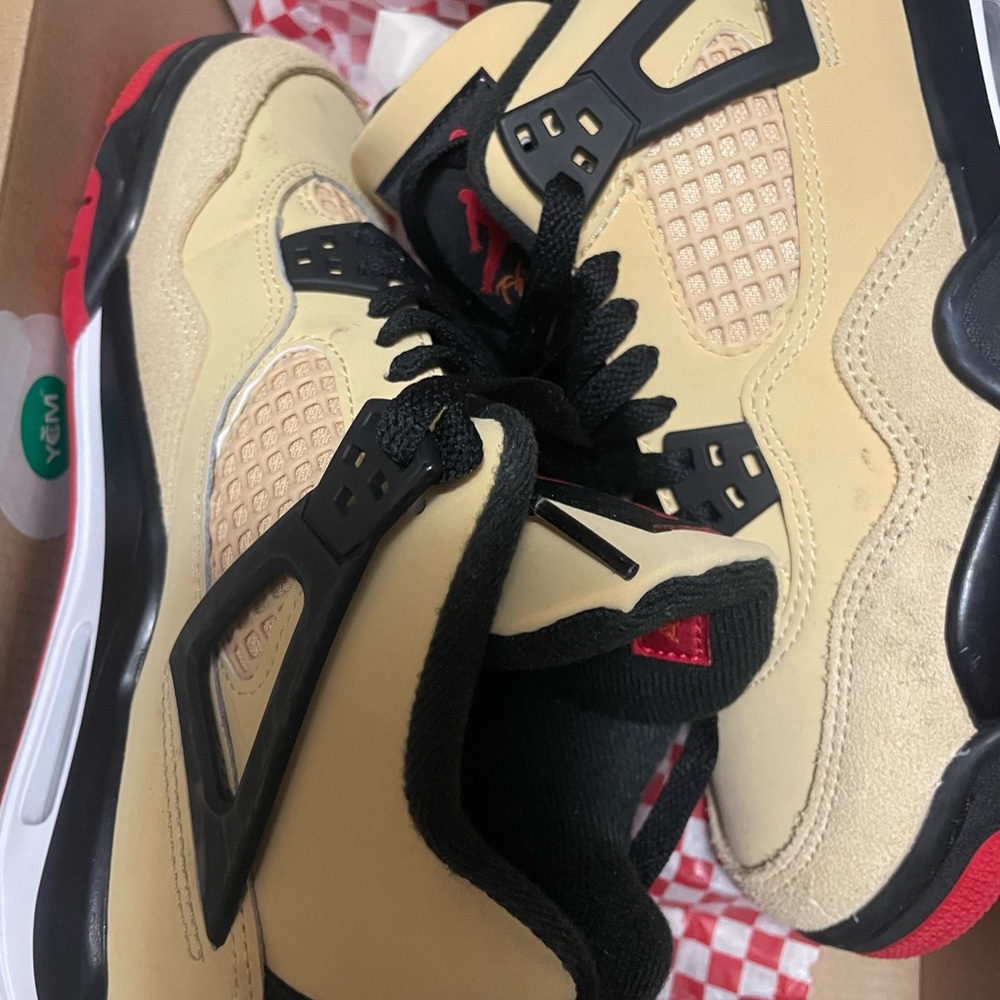 Jordan Air Retro 4 in Sesame and Fire Red